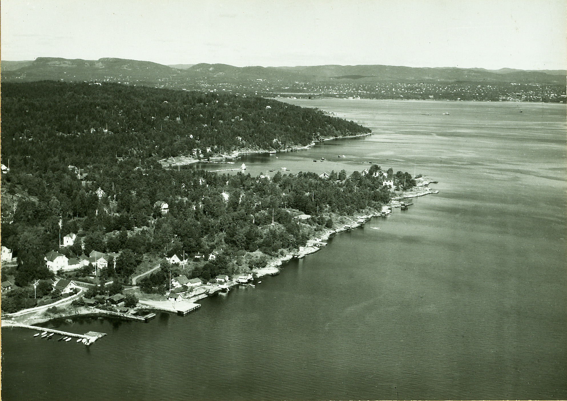 Nesodden sett fra luften: Helvik, Ursvik og Oslofjorden etc. ca. 1950s